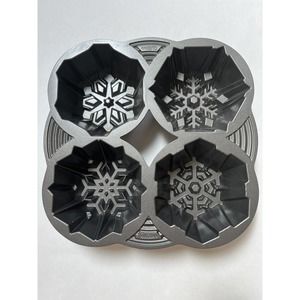 WILTON DIMENSIONS SNOWFLAKE 4 PATTERNS CAVITY MINI BUNDT 4" CAKES PAN NON STICK
